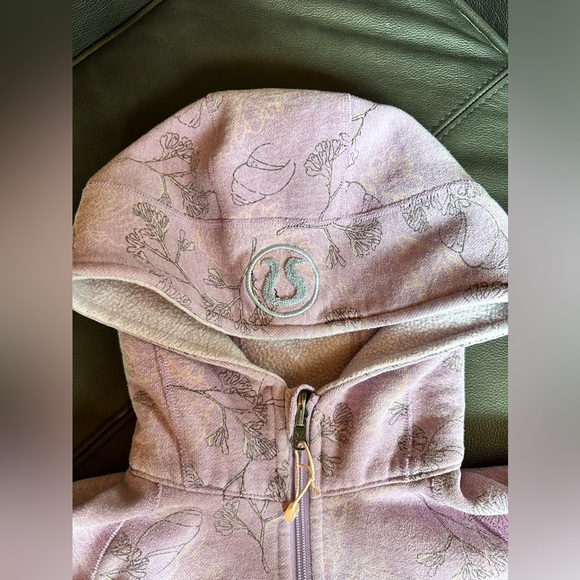 Lululemon Scuba 💜🌸 - Picture 2 of 7